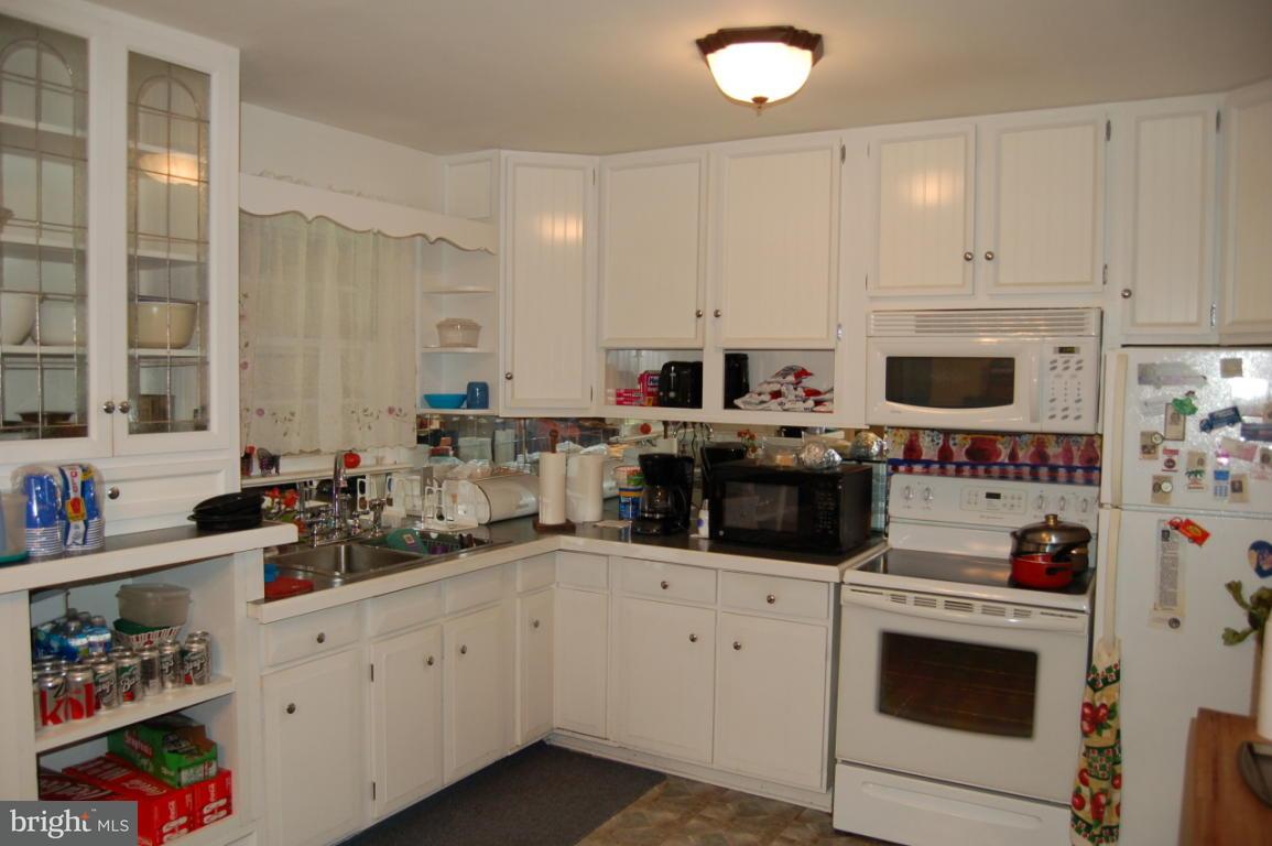 1786 Hemlock Road Lancaster, PA 17603 - Photo 2 of 12 Gallery Image 2