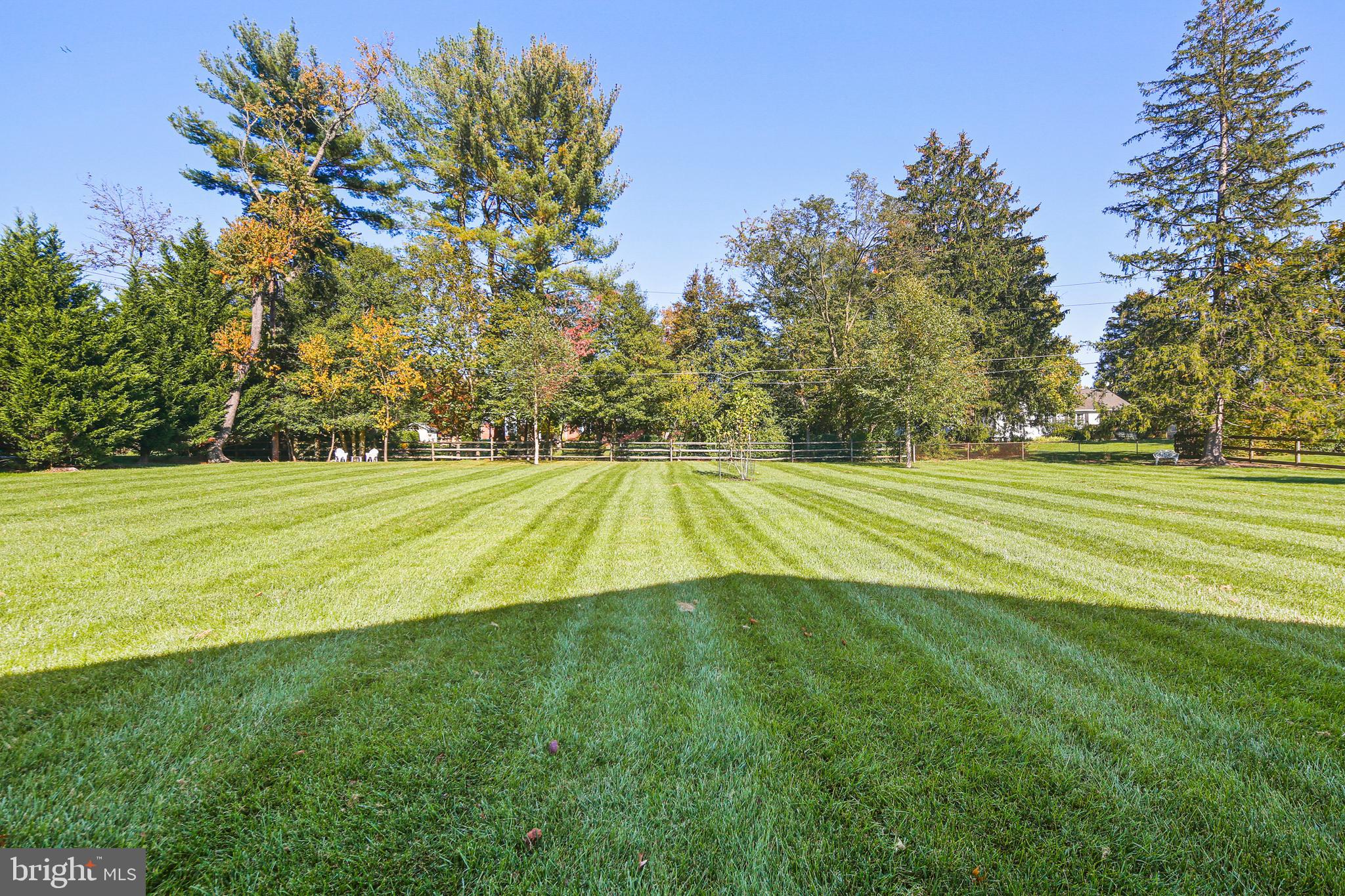PRIVATE & LEVEL YARD