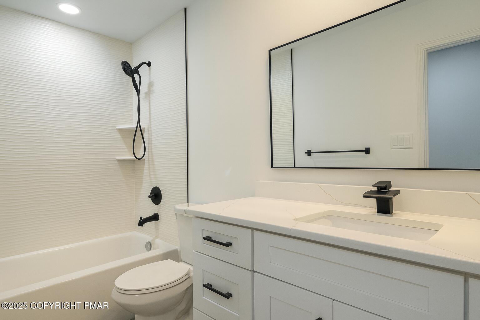 1131 Mink Court Bushkill, PA 18324 - Photo 34 of 63 34 Custom Main Bathroom