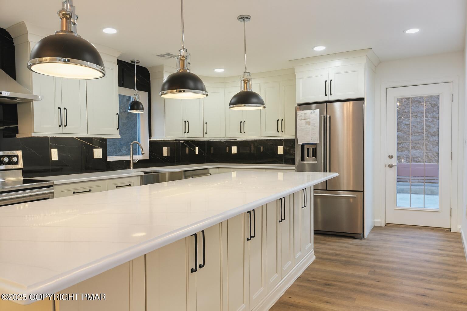 1131 Mink Court Bushkill, PA 18324 - Photo 9 of 63 9 Kitchen Island - Seats 7