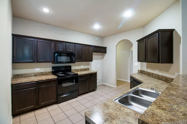 $1,620 | 8611 Spotted Owl, Converse, TX 78109