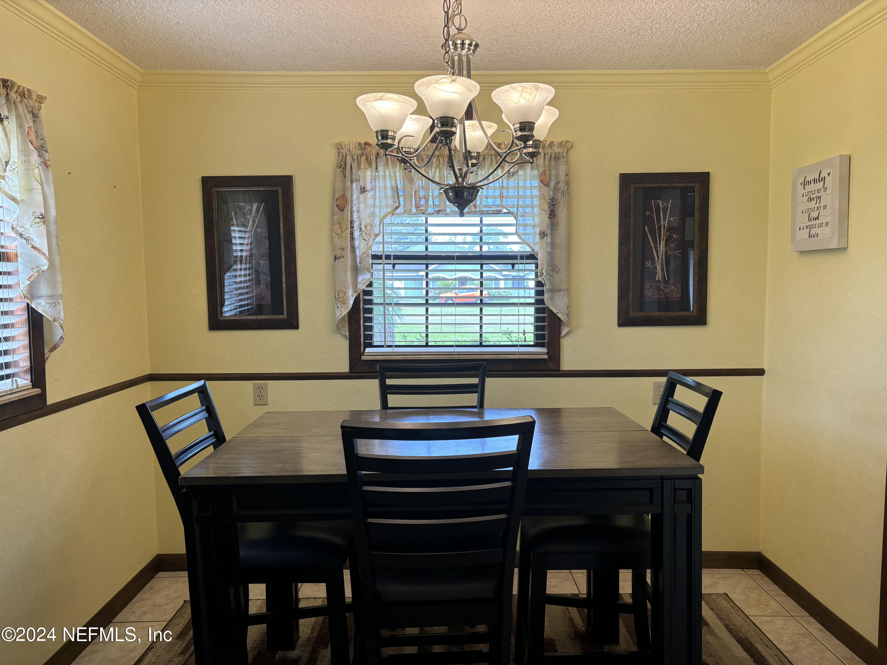 2700 New Berlin Road Jacksonville, FL 32226 - Photo 14 of 42 a view of a dining room with furniture and chandelier
