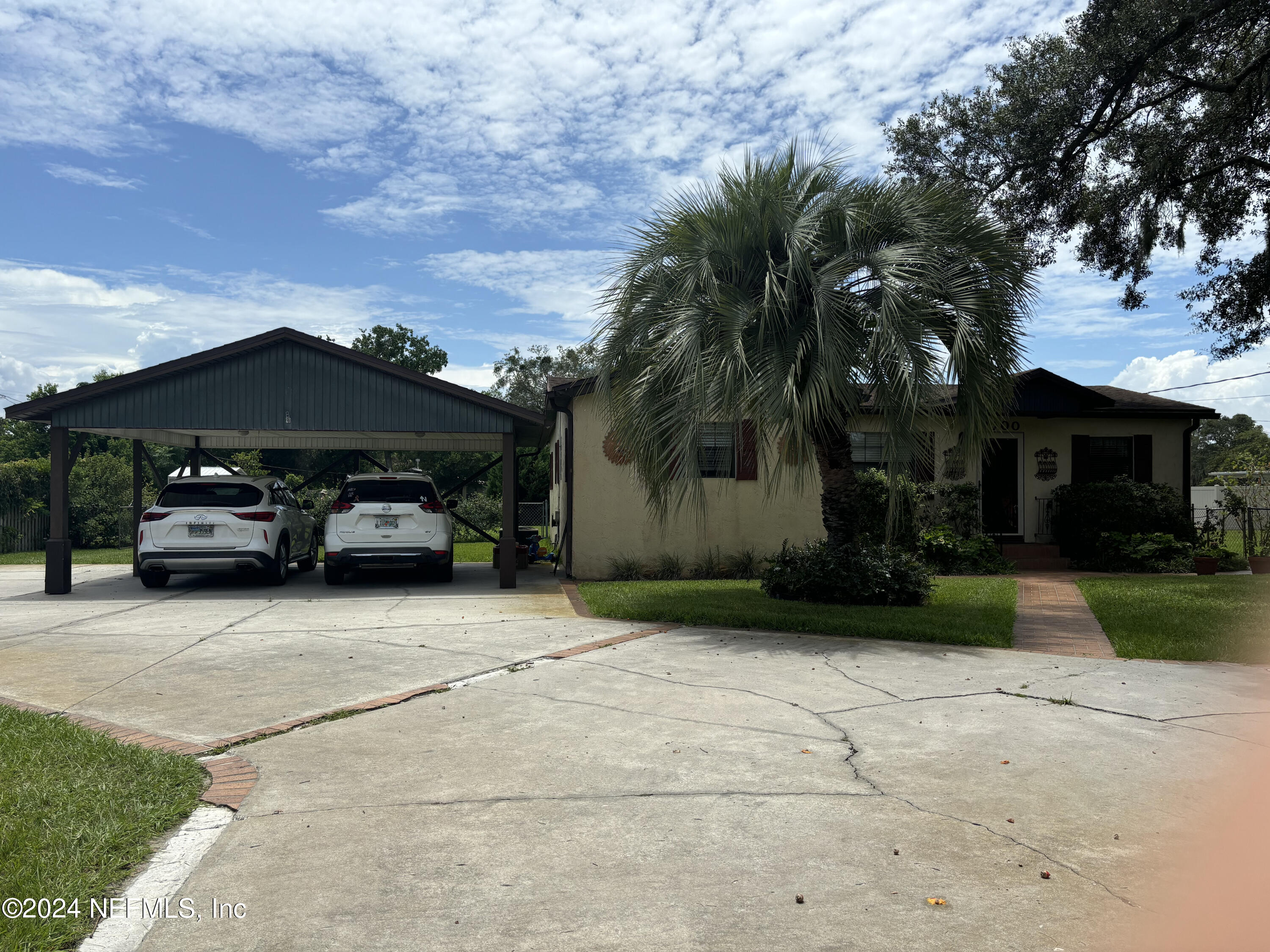2700 New Berlin Road Jacksonville, FL 32226 - Photo 2 of 42 a house view with a garden space