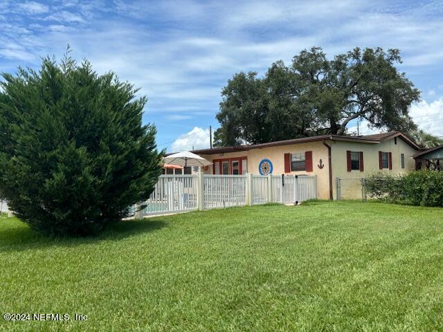 2700 New Berlin Road Jacksonville, FL 32226 - Photo 36 of 42 a front view of a house with a garden