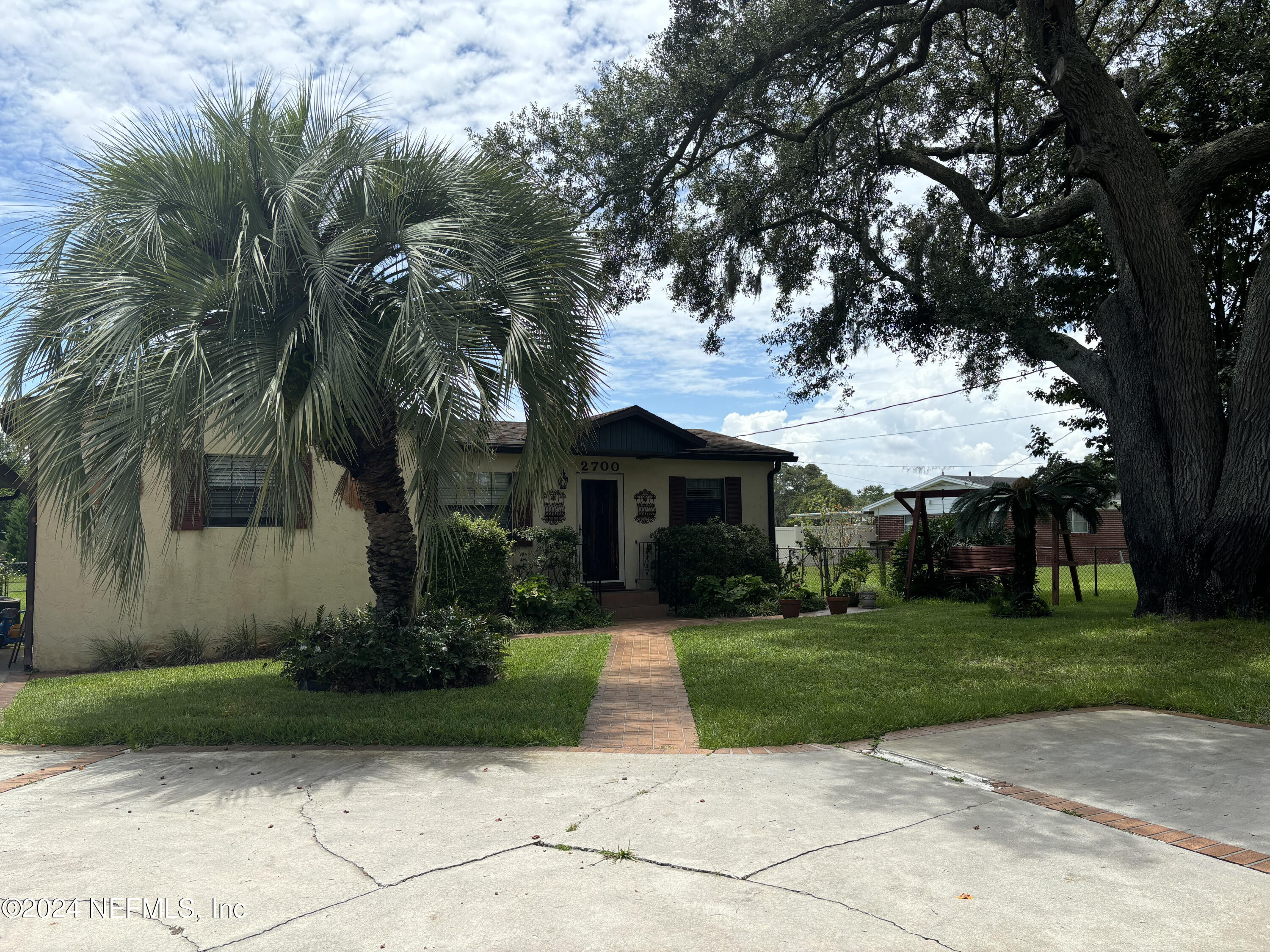 2700 New Berlin Road Jacksonville, FL 32226 - Photo 42 of 42 a view of a yard with plants and a large tree