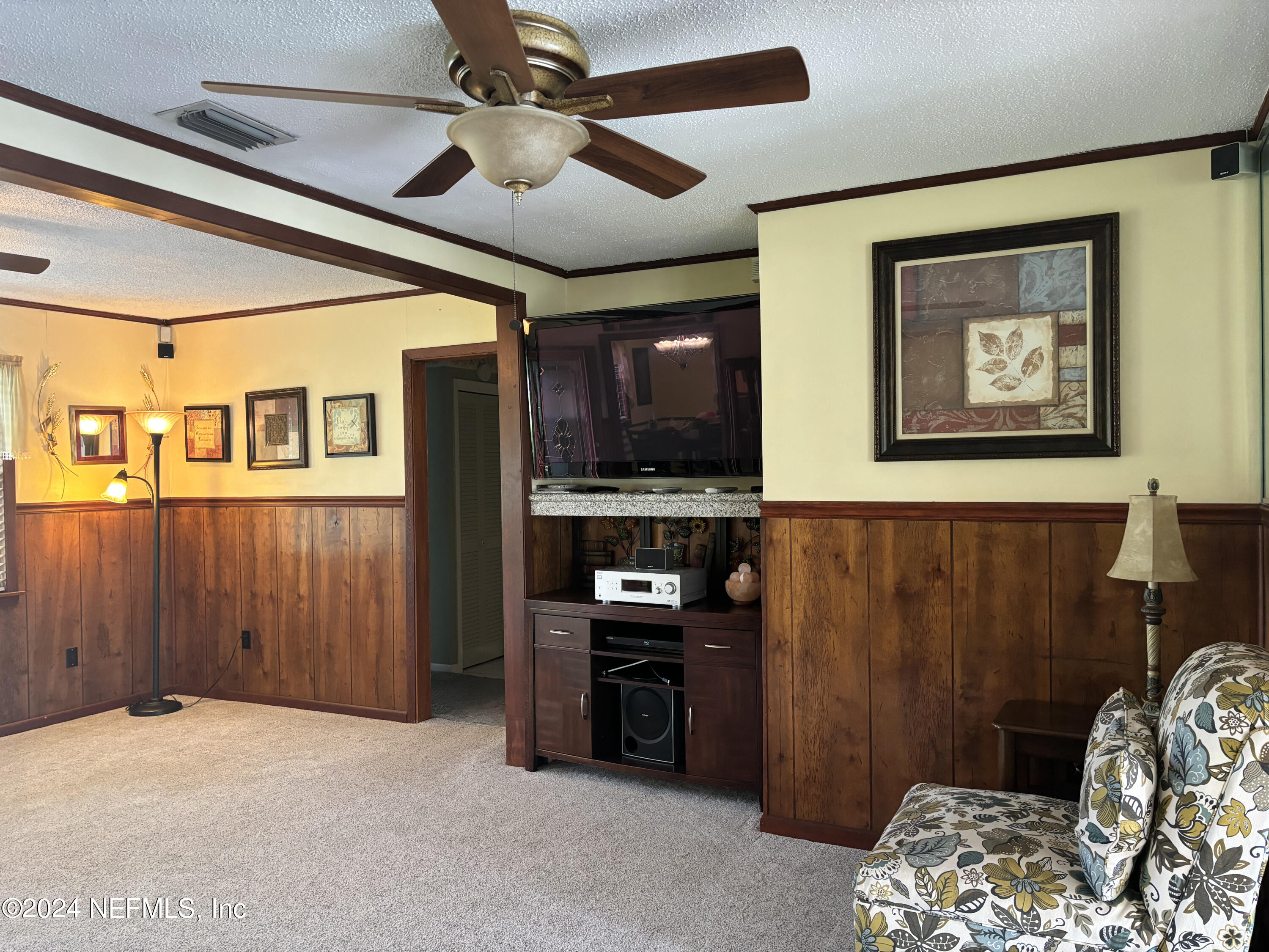 2700 New Berlin Road Jacksonville, FL 32226 - Photo 8 of 42 a view of a livingroom with furniture and workspace
