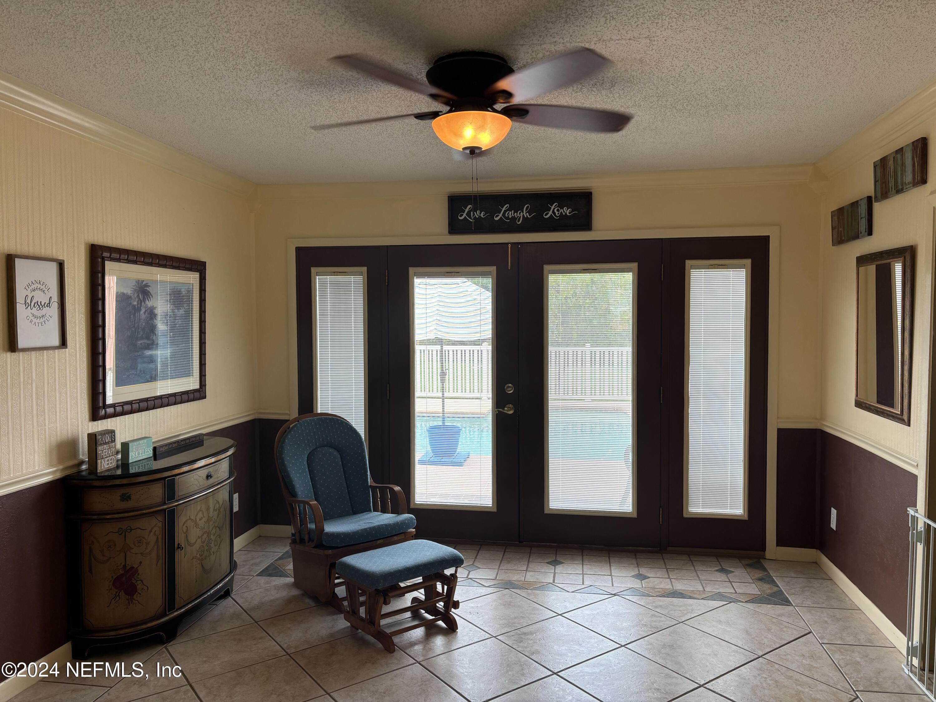 2700 New Berlin Road Jacksonville, FL 32226 - Photo 9 of 42 a living room with furniture and a window
