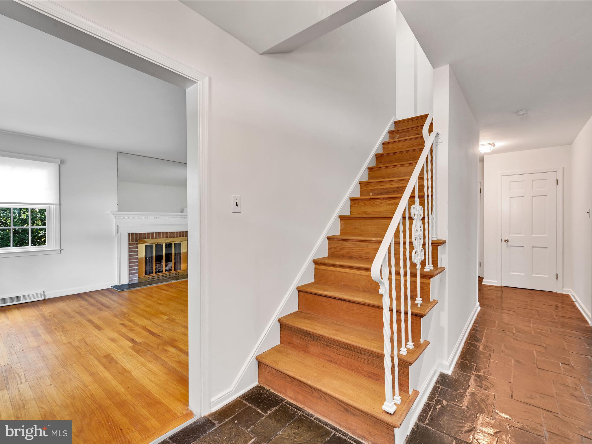 2 Wynnedale Circle Narberth, PA 19072 - Photo 5 of 43 foyer