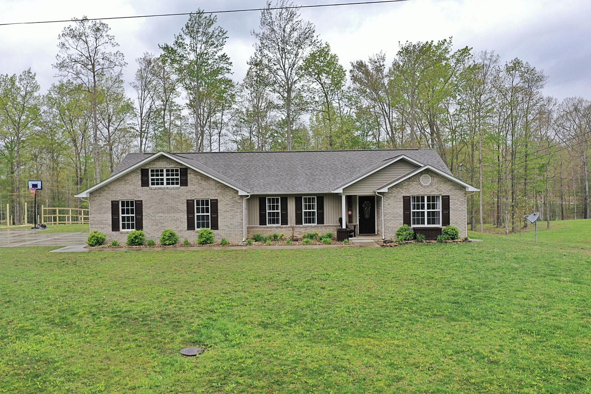 1110 Toomey Road Oneida, TN 37841 - Photo 1 of 30 a front view of a house with yard and green space