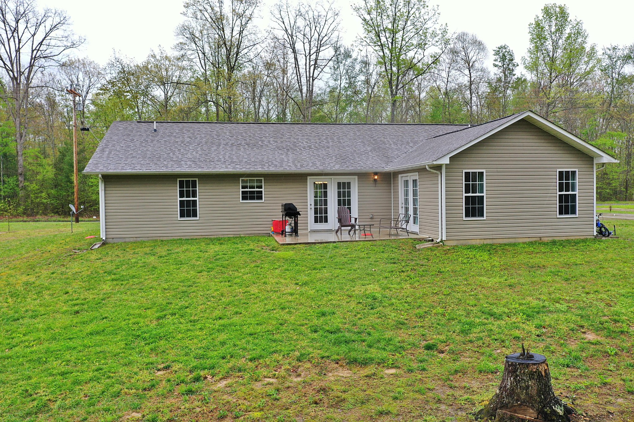 1110 Toomey Road Oneida, TN 37841 - Photo 15 of 30 a front view of house with yard and green space