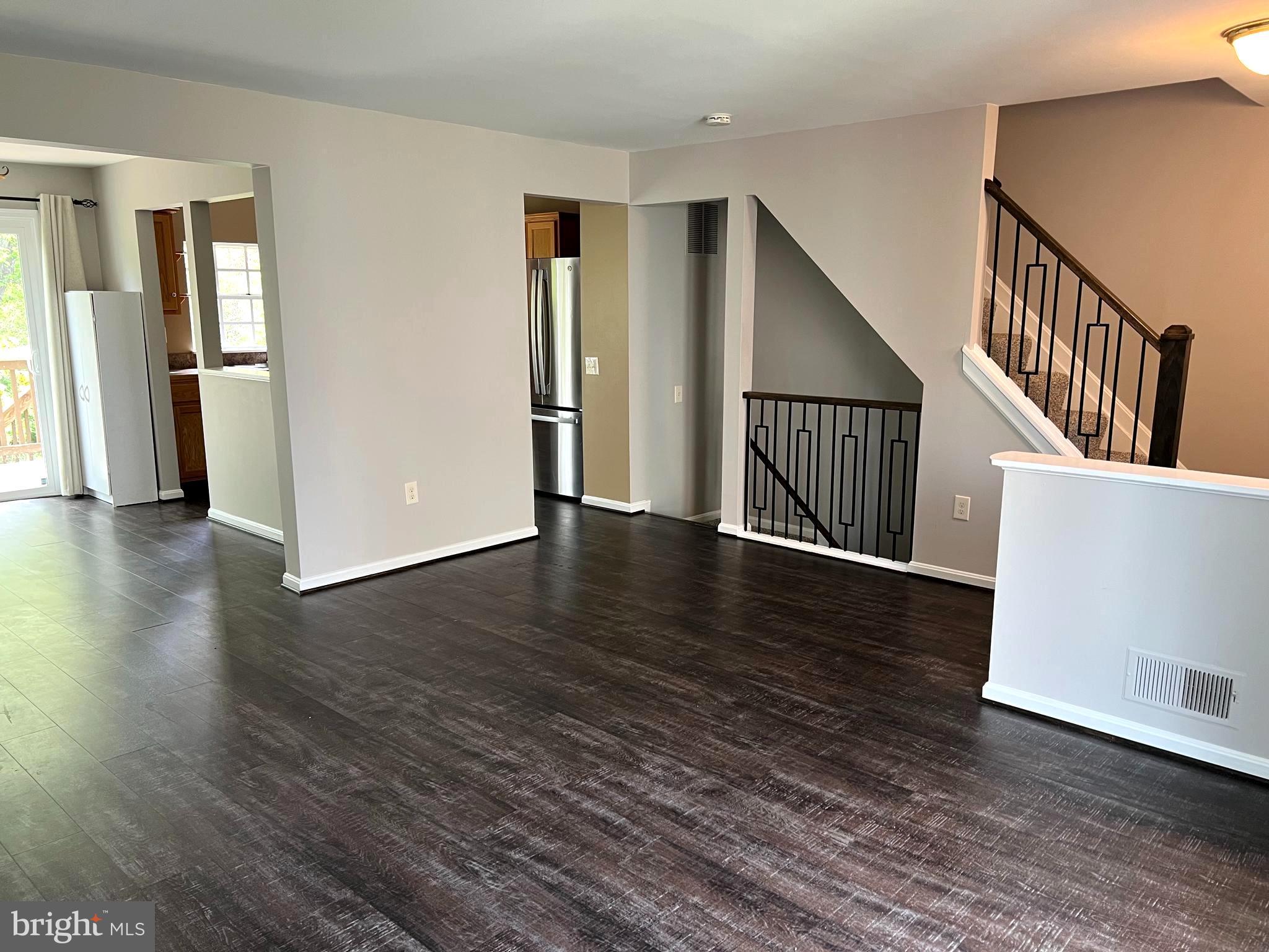 1679 Colonial Way Frederick, MD 21702 - Photo 3 of 31 Living room