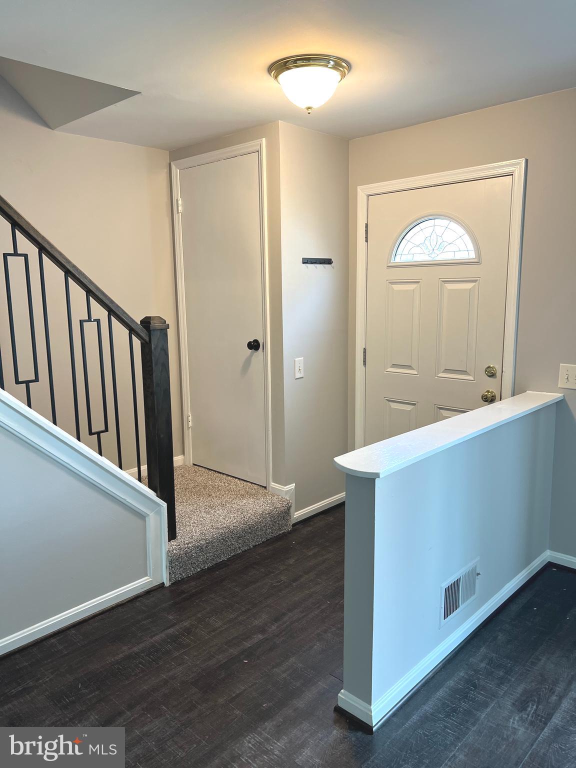 1679 Colonial Way Frederick, MD 21702 - Photo 4 of 31 Entry
