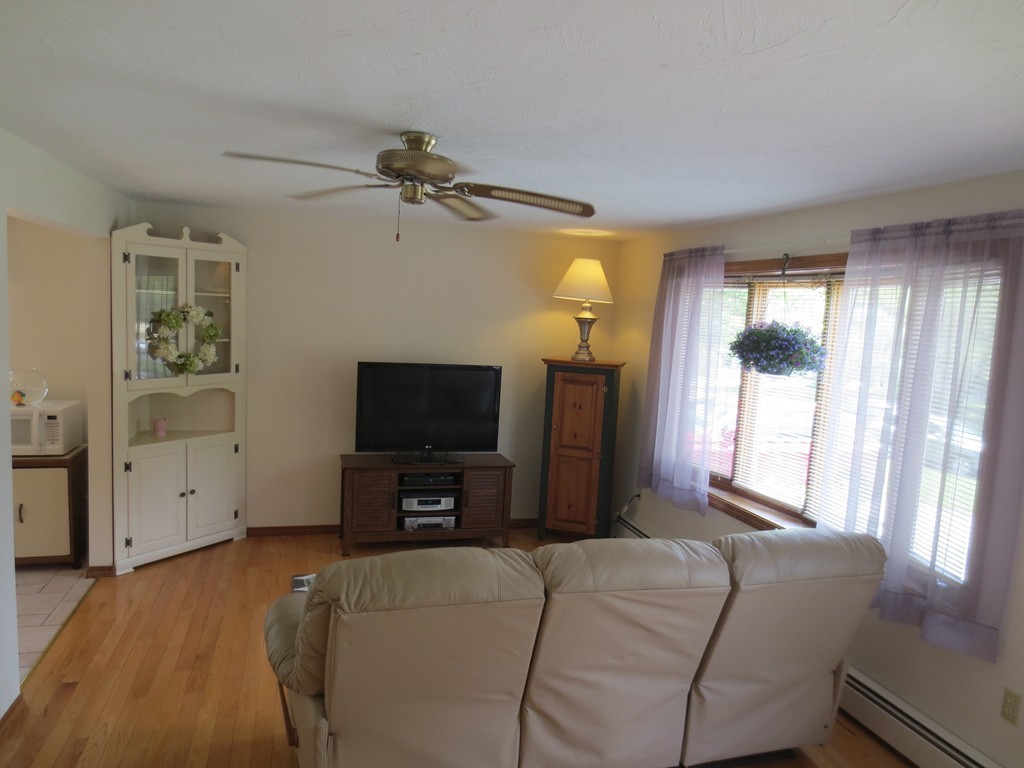 65 Harvest Road, Unit 65 Uxbridge, MA 01569 - Photo 4 of 21 Gallery Image 4