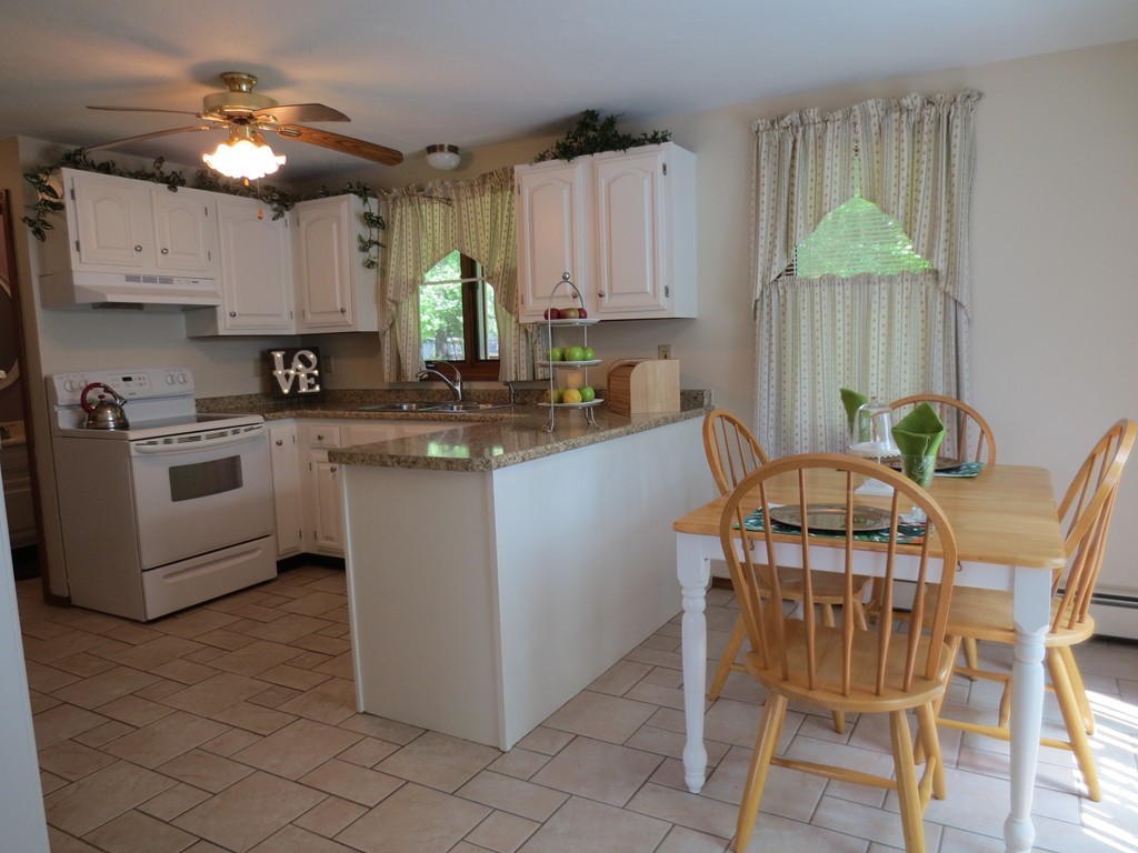 65 Harvest Road, Unit 65 Uxbridge, MA 01569 - Photo 5 of 21 Gallery Image 5