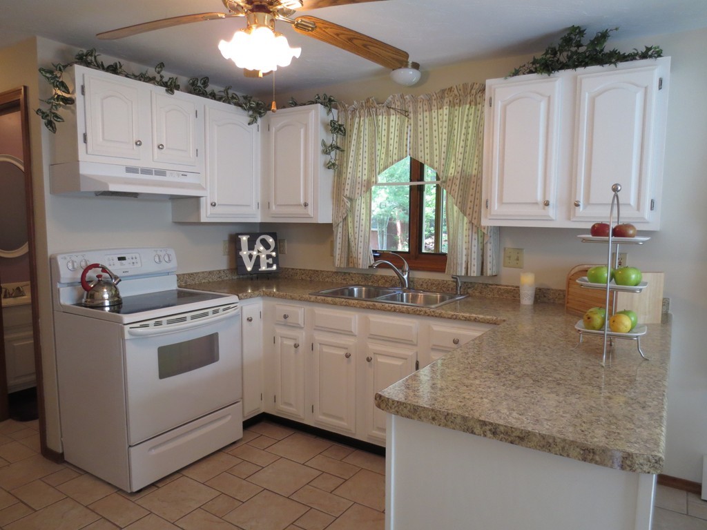 65 Harvest Road, Unit 65 Uxbridge, MA 01569 - Photo 6 of 21 Gallery Image 6