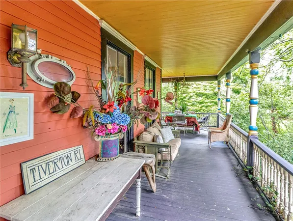 $1,875,000 | 219 Nanaquaket Road, Tiverton, RI 02878