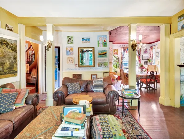 $1,875,000 | 219 Nanaquaket Road, Tiverton, RI 02878