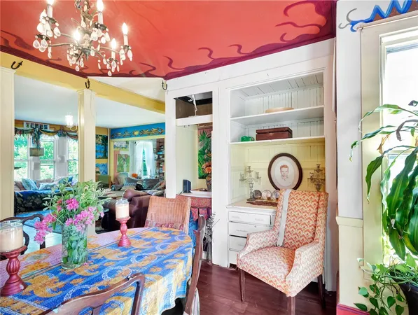 $1,875,000 | 219 Nanaquaket Road, Tiverton, RI 02878