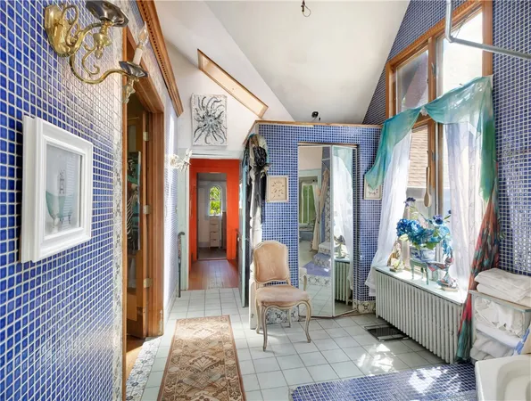 $1,875,000 | 219 Nanaquaket Road, Tiverton, RI 02878