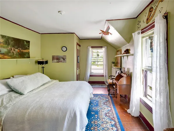 $1,875,000 | 219 Nanaquaket Road, Tiverton, RI 02878