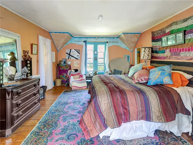 $1,900,000 | 219 Nanaquaket Road, Tiverton, RI 02878