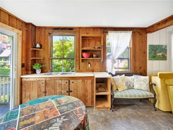 $1,875,000 | 219 Nanaquaket Road, Tiverton, RI 02878