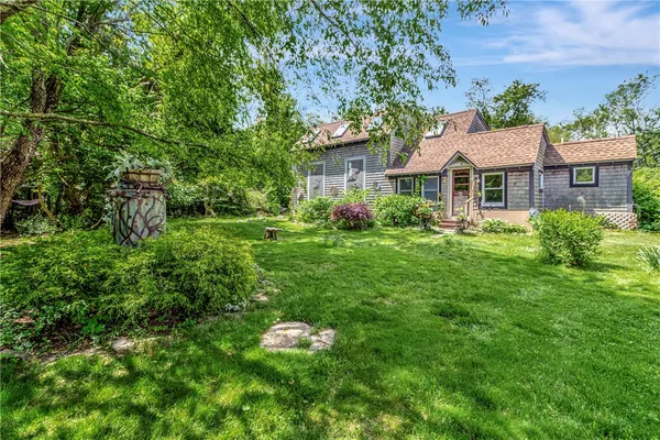 $1,875,000 | 219 Nanaquaket Road, Tiverton, RI 02878