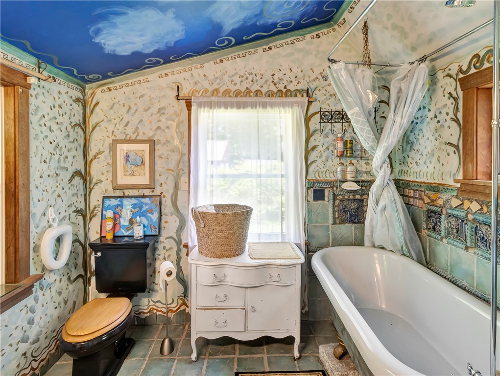 219 Nanaquaket Road Tiverton, RI 02878 - Photo 40 of 43