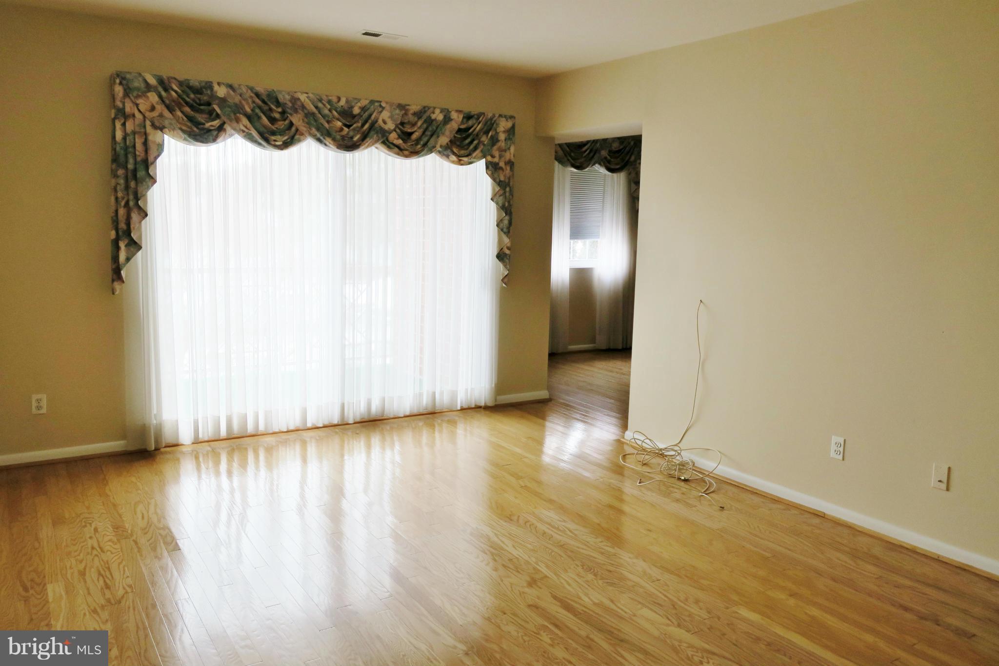 116 Castletown Road, Unit 202 Lutherville-Timonium, MD 21093 - Photo 9 of 20 Living Room