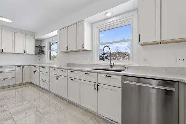 $589,900 | 6 West Cypress Street, Arlington Heights, IL 60005