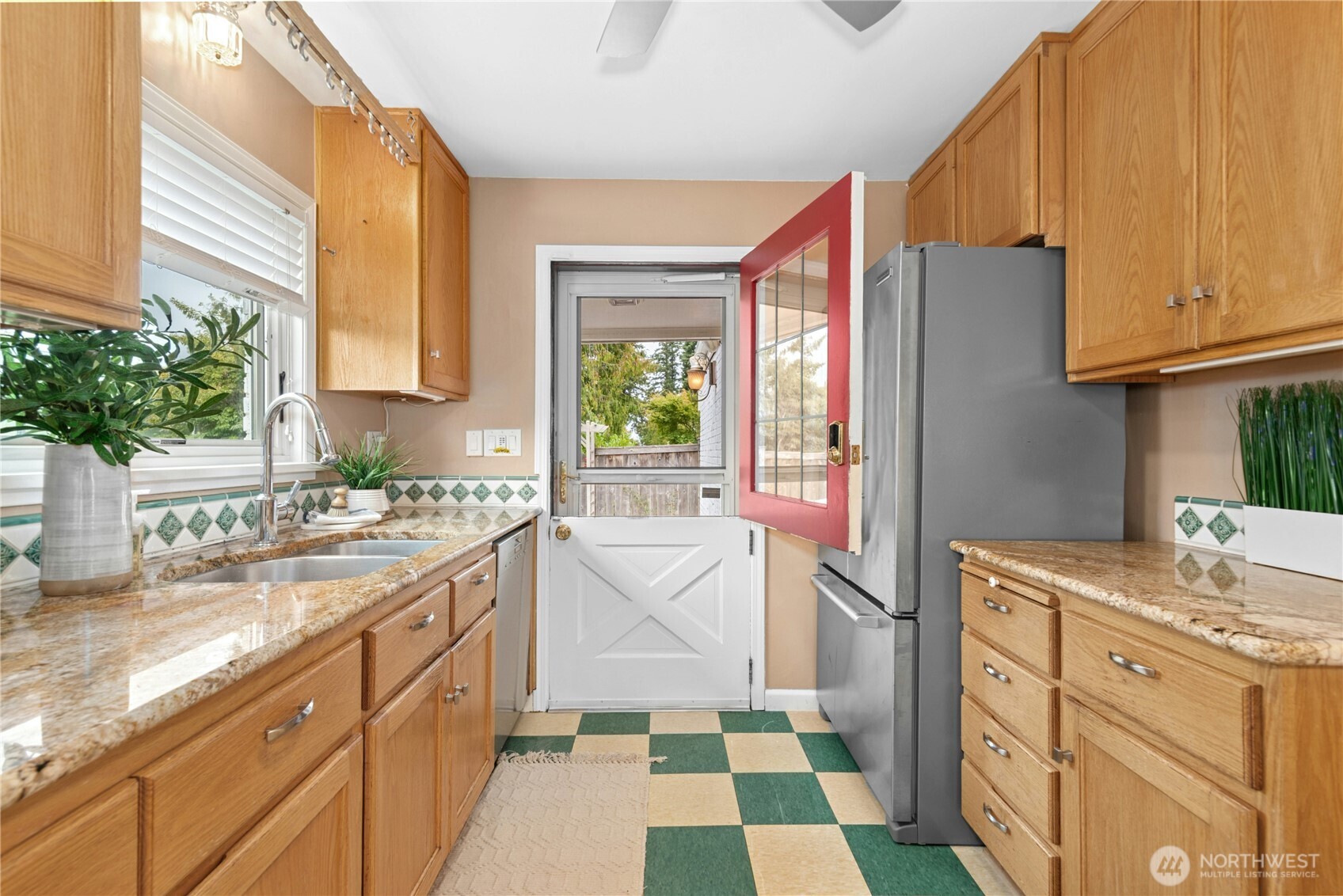4806 Seahurst Avenue Everett, WA 98203 - Photo 12 of 40
