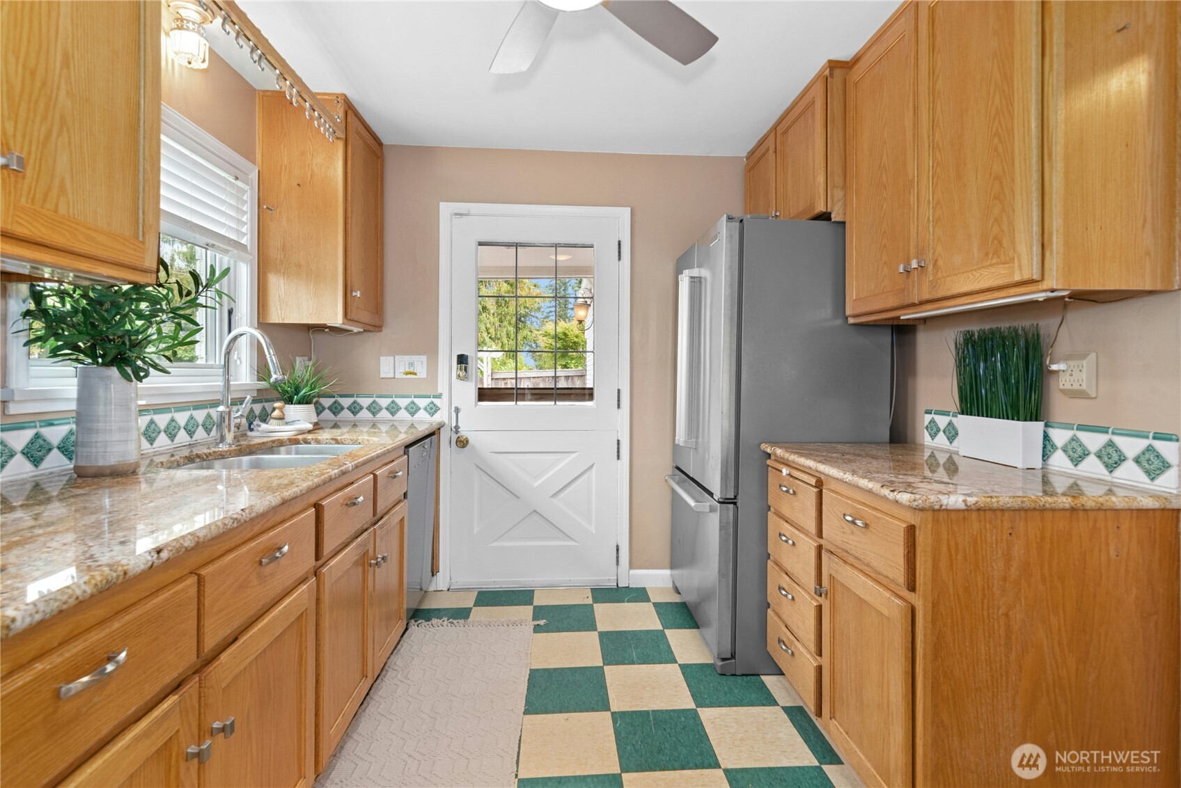 4806 Seahurst Avenue Everett, WA 98203 - Photo 13 of 40