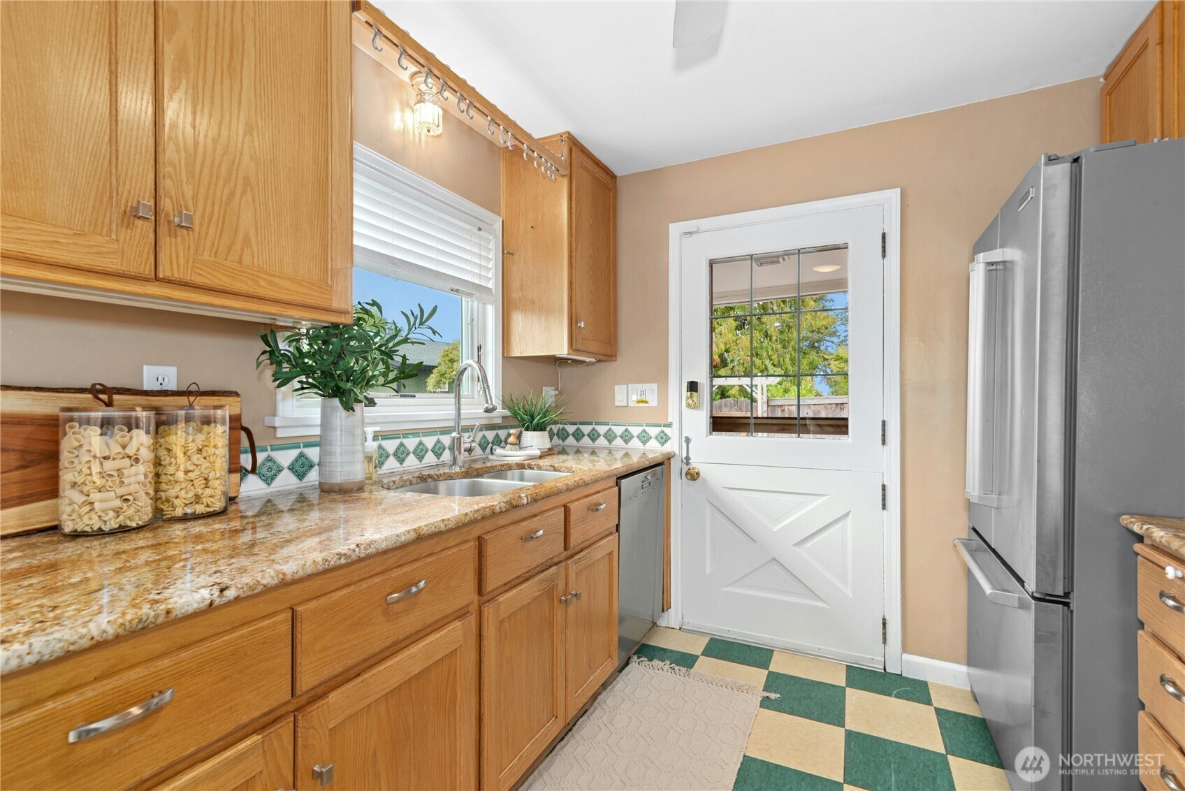 4806 Seahurst Avenue Everett, WA 98203 - Photo 14 of 40