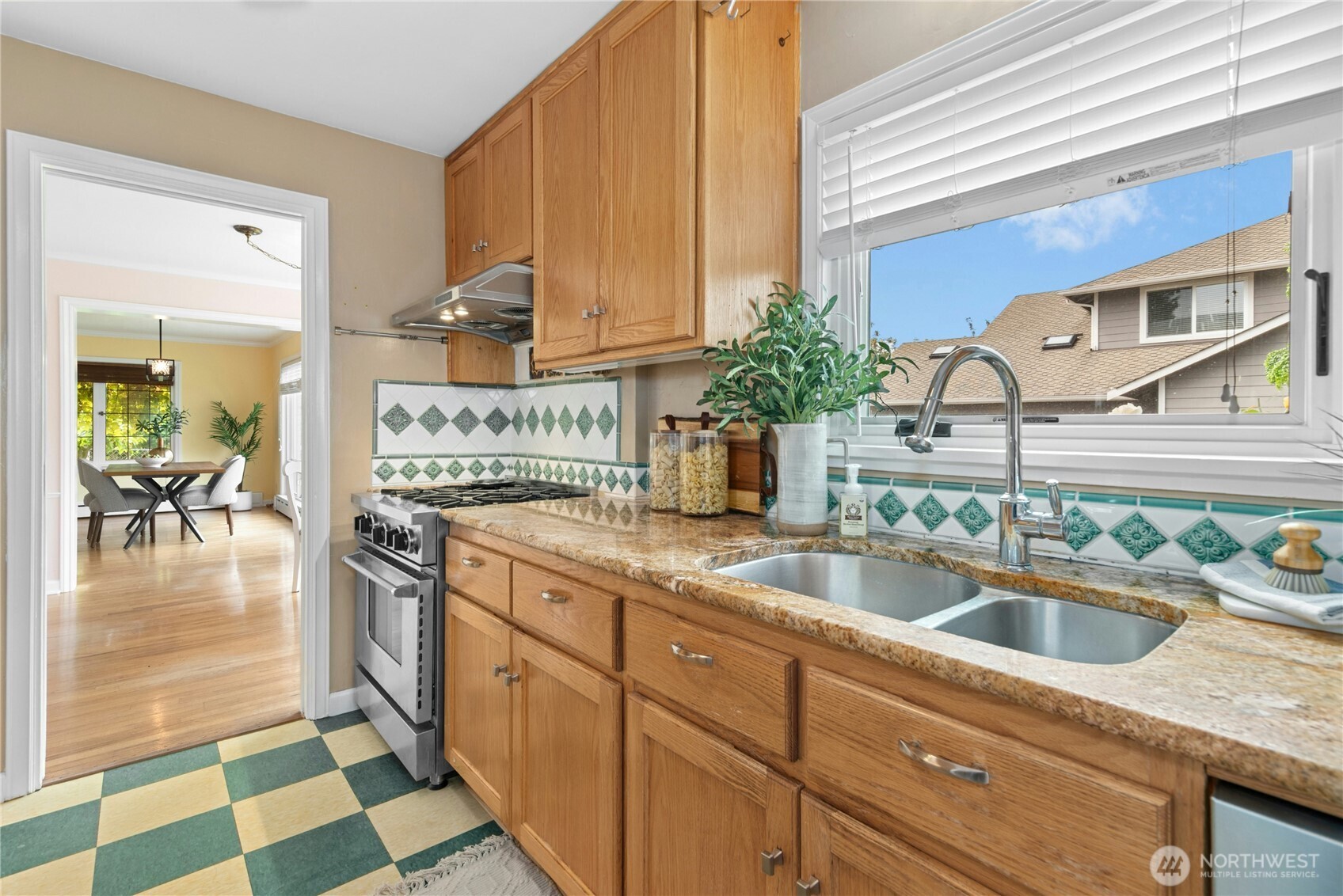 4806 Seahurst Avenue Everett, WA 98203 - Photo 15 of 40