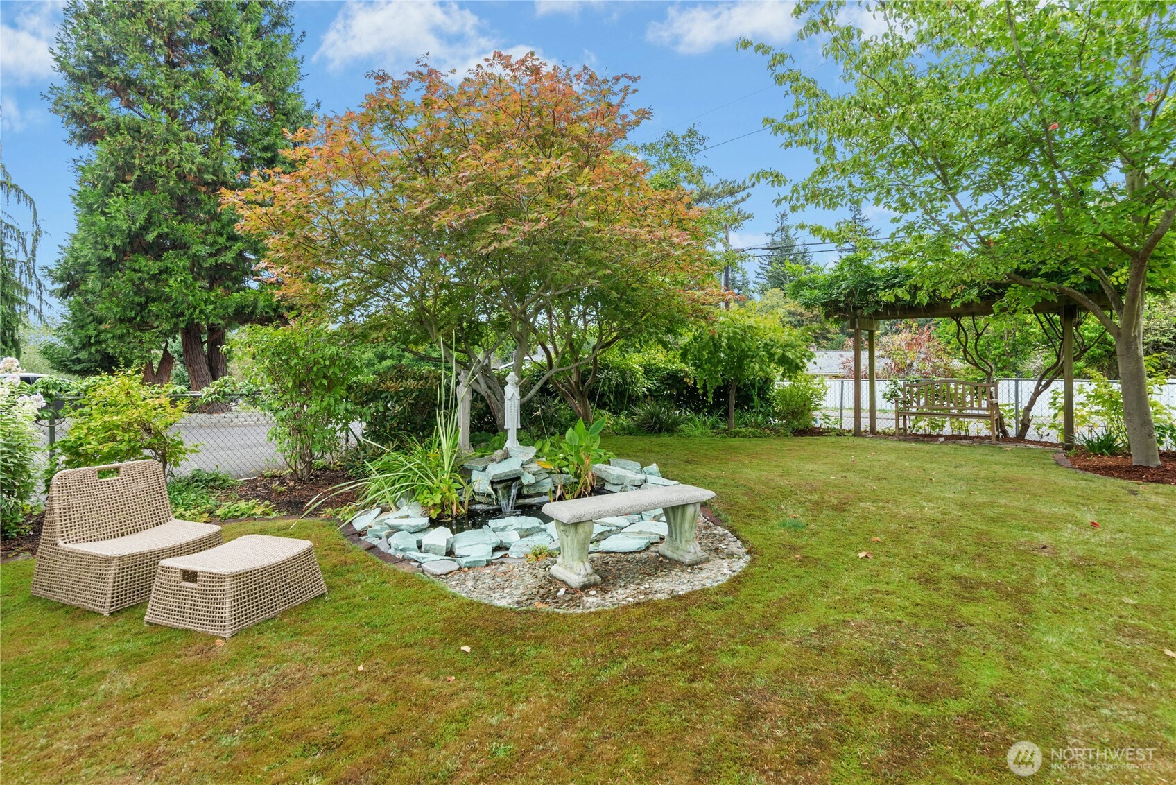 4806 Seahurst Avenue Everett, WA 98203 - Photo 2 of 40