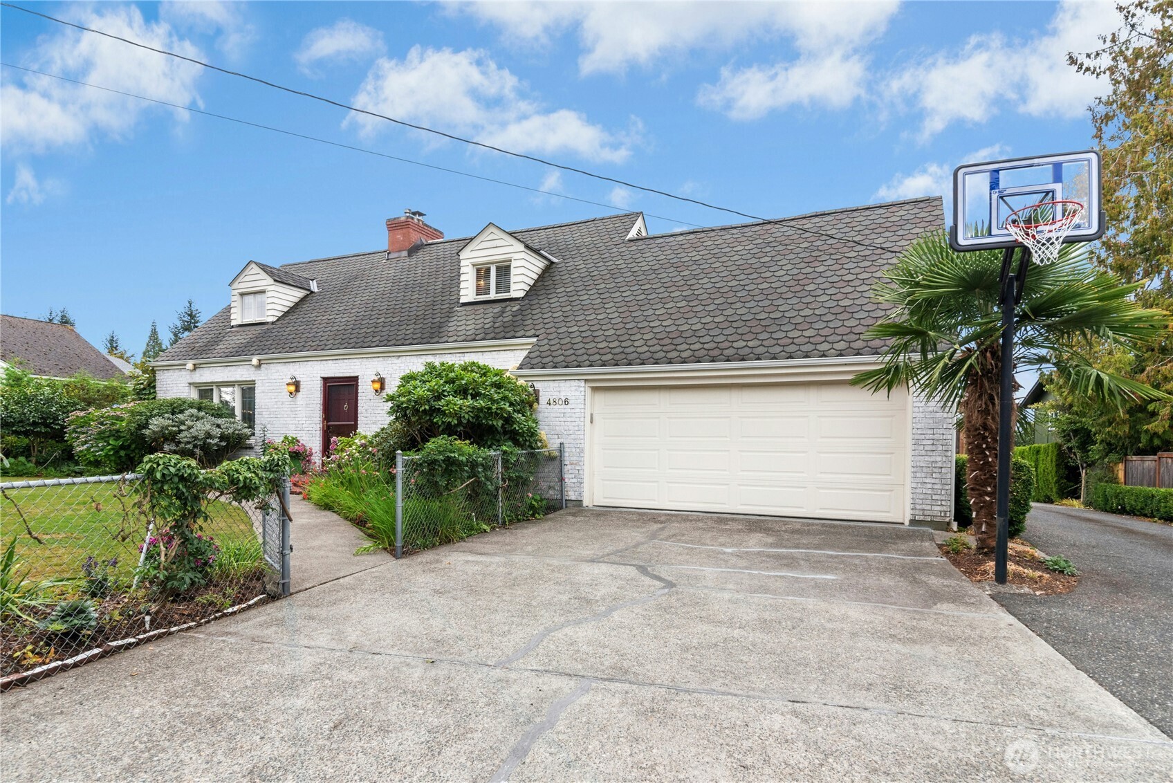 4806 Seahurst Avenue Everett, WA 98203 - Photo 3 of 40
