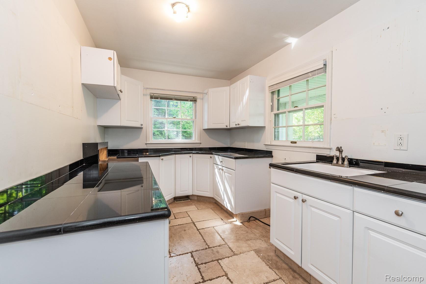 1315 Lone Pine Road Bloomfield Hills, MI 48302 - Photo 19 of 40 DSC_5333.jpg