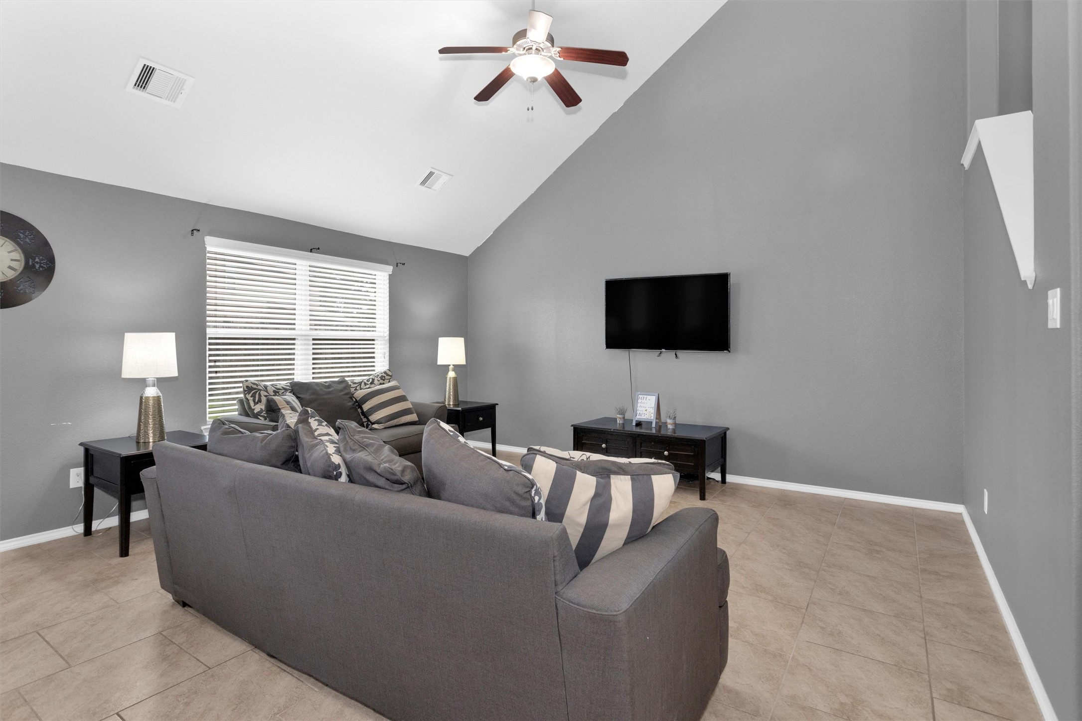 5206 Pointe Spring Crossing Spring, TX 77389 - Photo 20 of 50 Living room wiht high ceilings