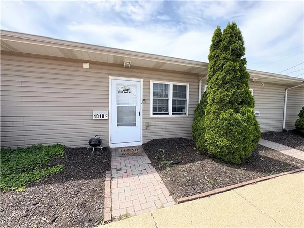 $950 | 1010 1st Avenue, Unit C, Coraopolis, PA 15108