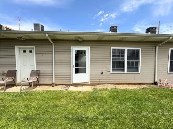 $950 | 1010 1st Avenue, Unit C, Coraopolis, PA 15108