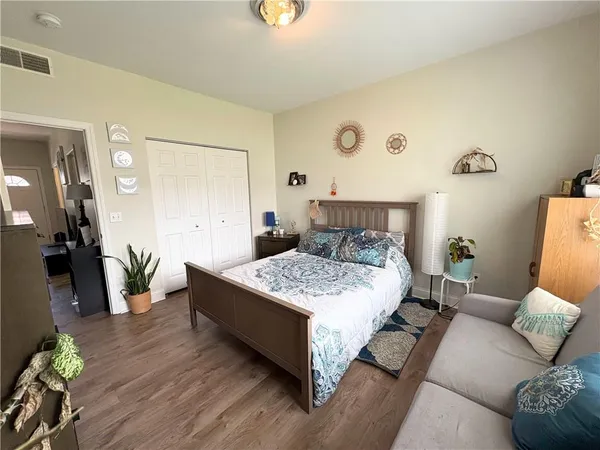 $950 | 1010 1st Avenue, Unit C, Coraopolis, PA 15108