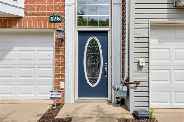 $359,900 | 176 Berry Field Court, Wexford, PA 15090