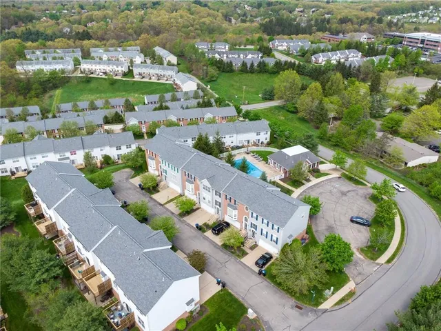 $359,900 | 176 Berry Field Court, Wexford, PA 15090