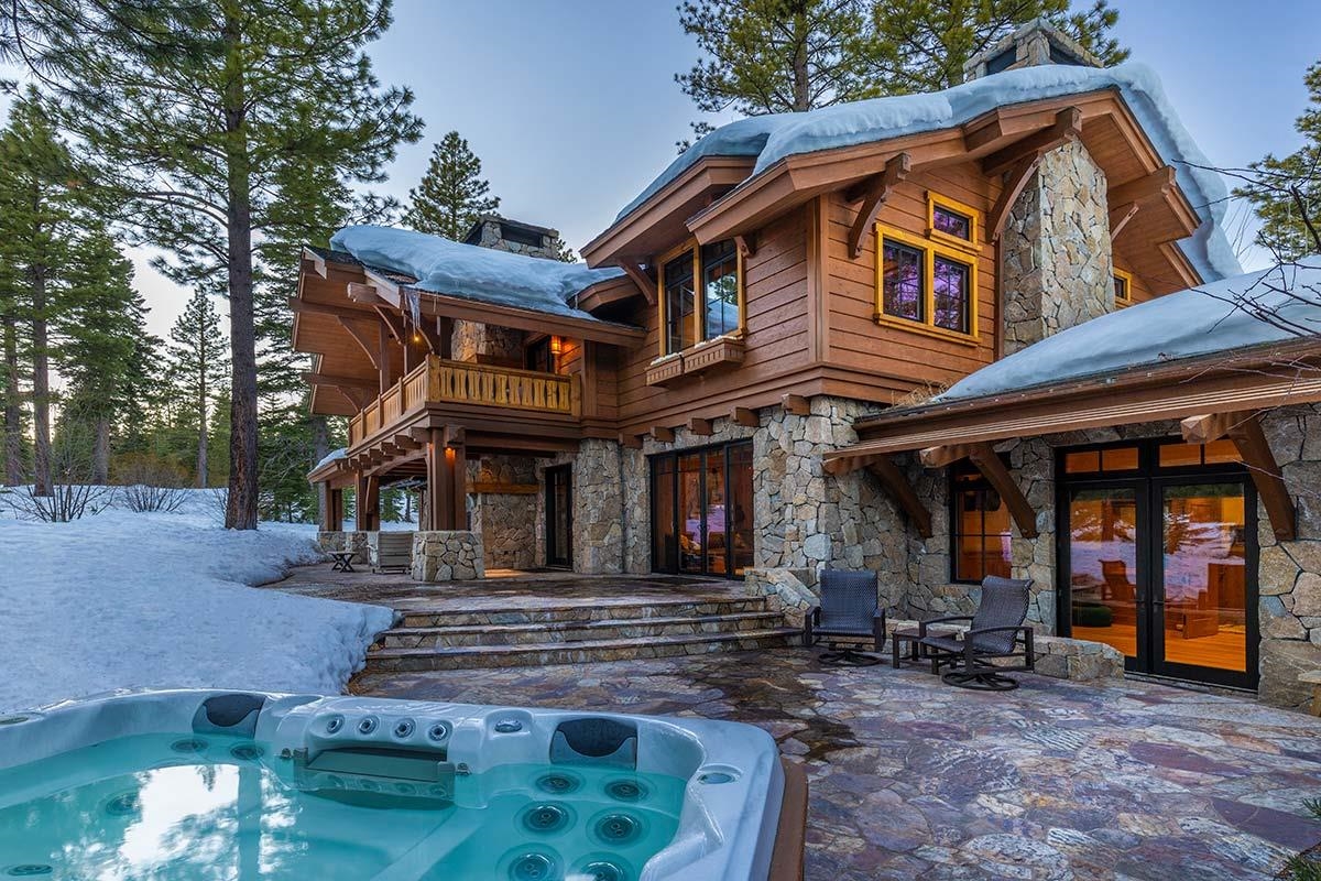 8458 Valhalla Drive Truckee, CA 96161 - Photo 5 of 20