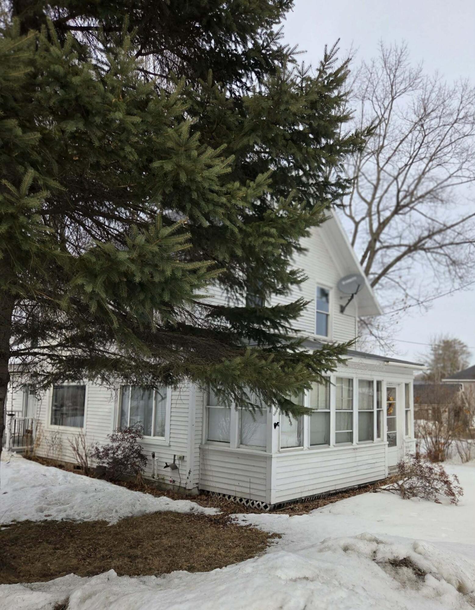 8 Edes Avenue Dover-Foxcroft, ME 04426 - Photo 3 of 47 262cda1f-dfe1-4b20-bc09-79f410c91492 (1)