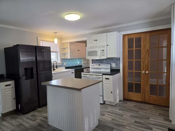 $184,900 | 8 Edes Avenue, Dover-Foxcroft, ME 04426