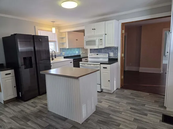 $184,900 | 8 Edes Avenue, Dover-Foxcroft, ME 04426