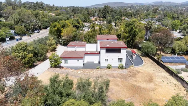 $3,000,000 | 441 Rancho Santa Fe Road, Encinitas, CA 92024