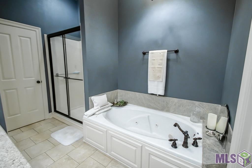 4258 Bluebonnet Road Baton Rouge, LA 70809 - Photo 12 of 24