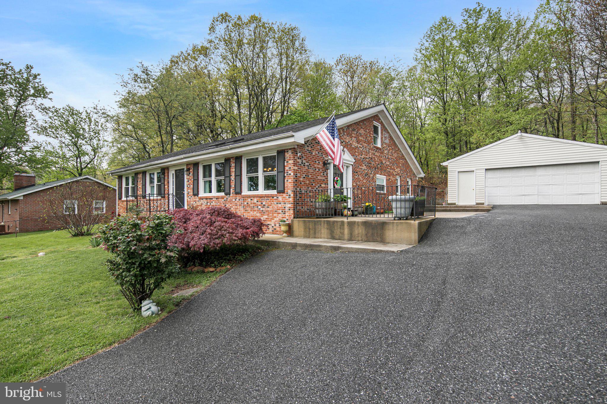 10314 Putman Road Frederick, MD 21702 - Photo 3 of 28 Detached two car garage